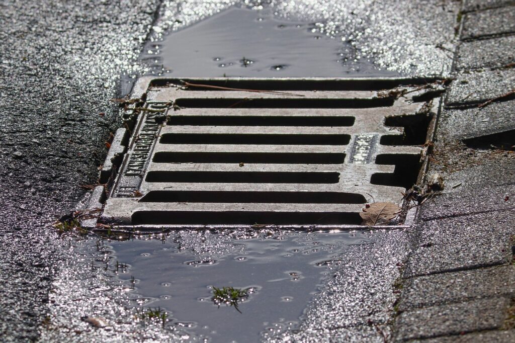 drain, gully, metal, lid, nature, gullideckel, cast iron, paving stones, road, manhole cover, stones, structure, channel, texture, cover, wet, water, rainwater, sequence, gutter, rain gutter, street gutter, reflect